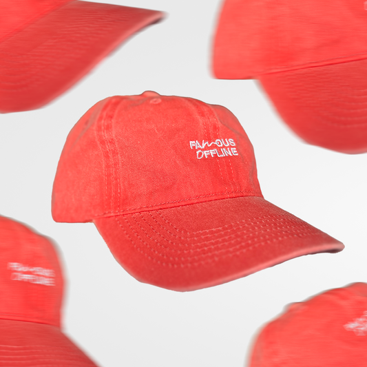 Gorra “Famous Offline” -  Pantone 200 C